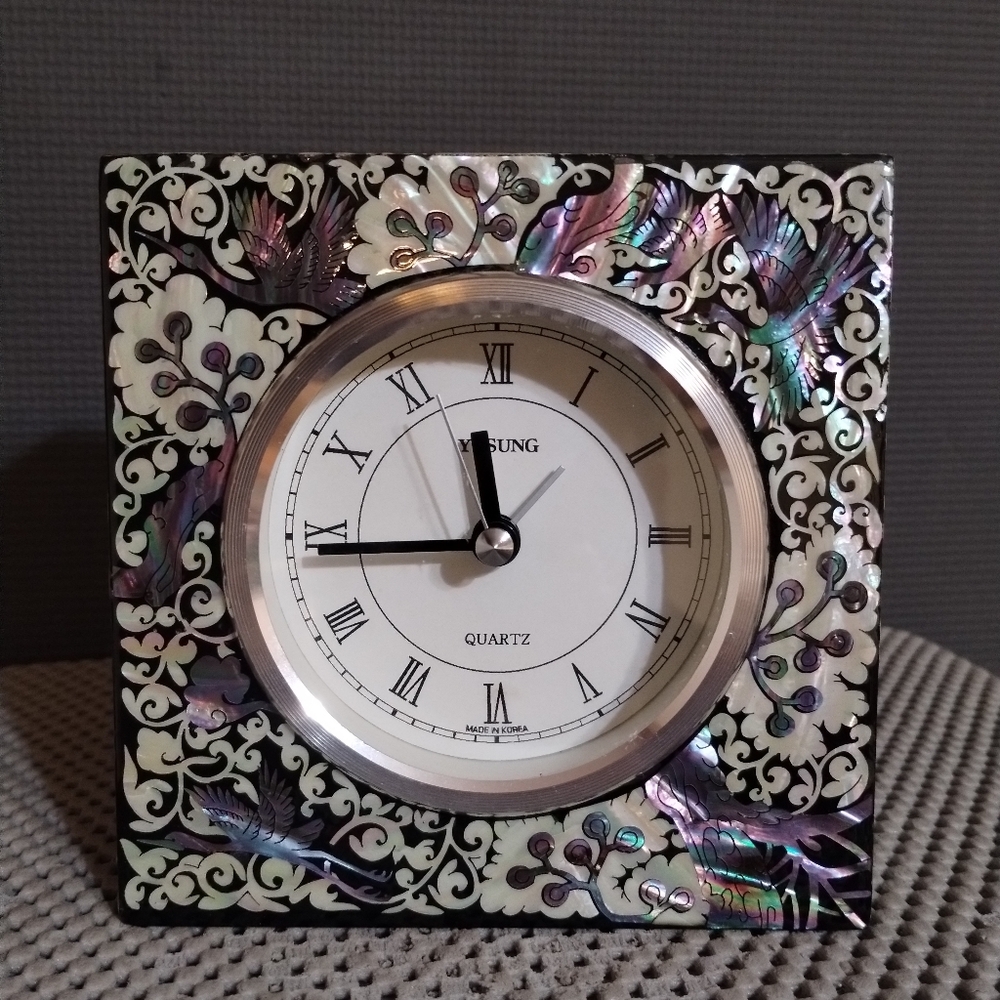 Korean Hand Crafted Mother of Pearl Inlay Lacquerware Framed Table Clock